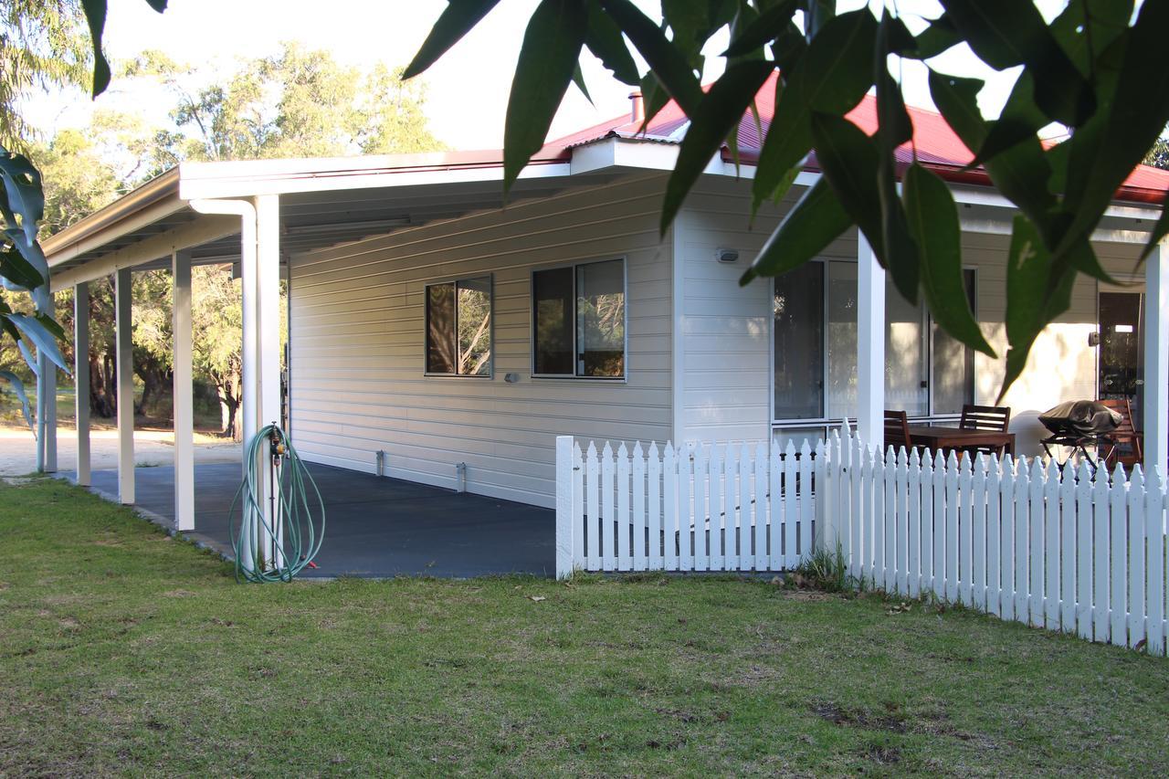 Sapphire Chalets, Augusta Exterior photo